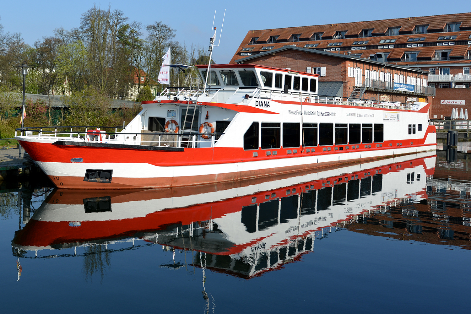 Fahrgastschiff Diana - Weisse Flotte-Müritz