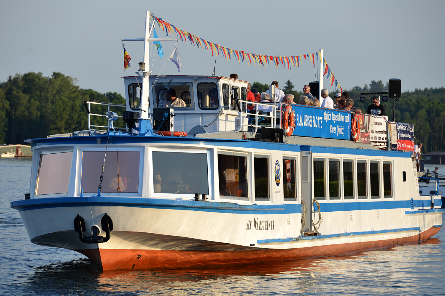 Fahrgastschiff Warsteiner - Blau Weiße Flotte-Müritz