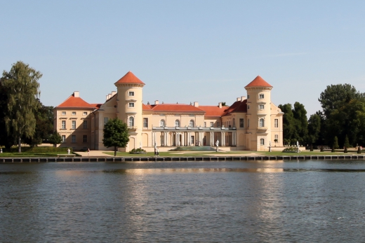 Tageskreuzfahrt ab Stadthafen in Röbel über einsame Kanäle, Seen und zahlreichen Schleusen der Mecklenburgisch-, Brandenburgischen Seenplatte zur Preußischen Residenzstadt Rheinsberg